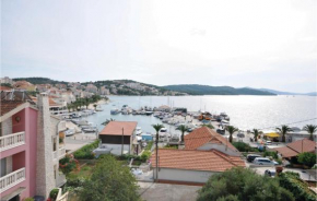 Отель Two-Bedroom Apartment with Sea View in Okrug Gornji  Трогир